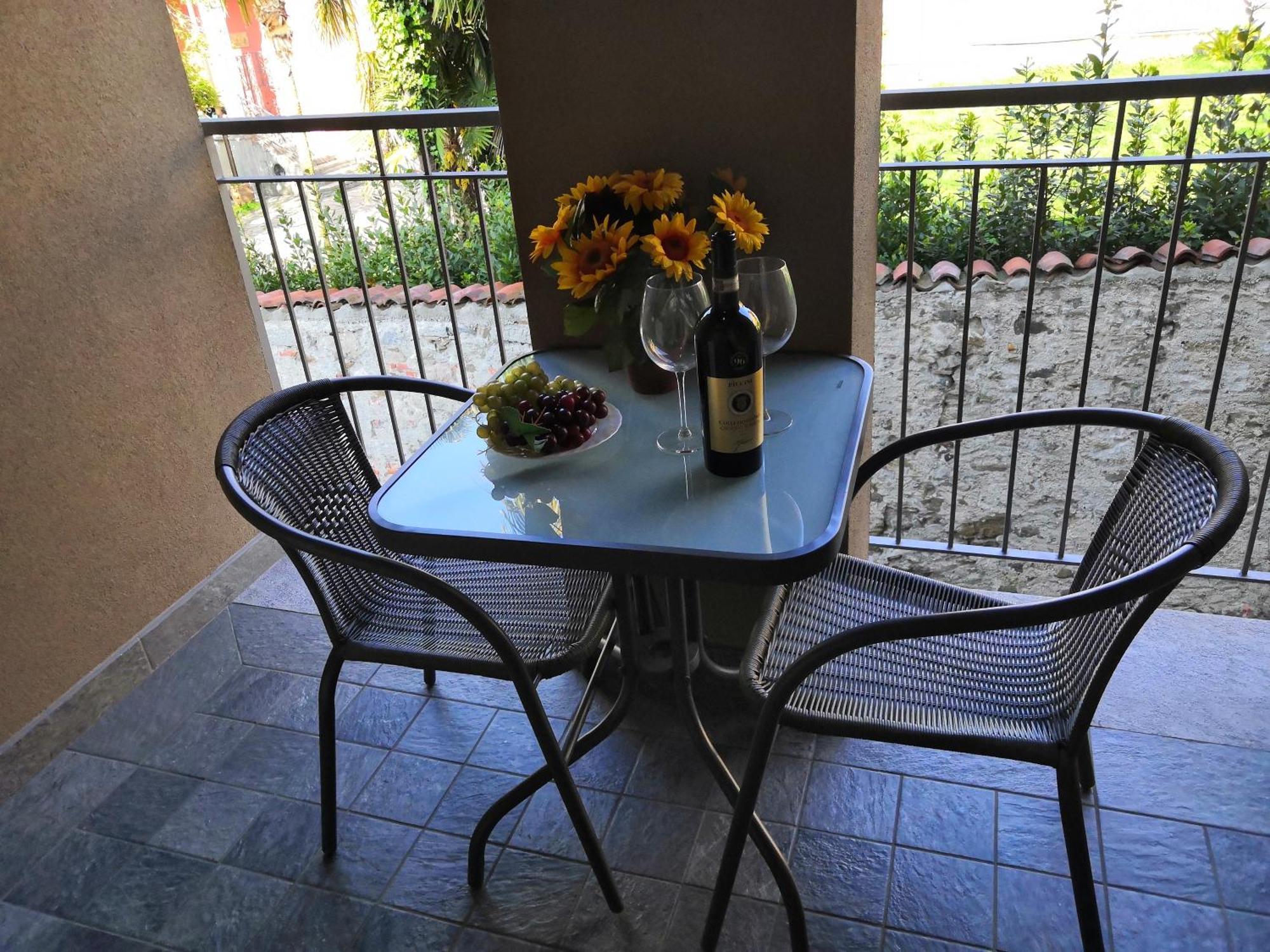 Butterfly Apt In Suna With Garage Verbania Exterior foto